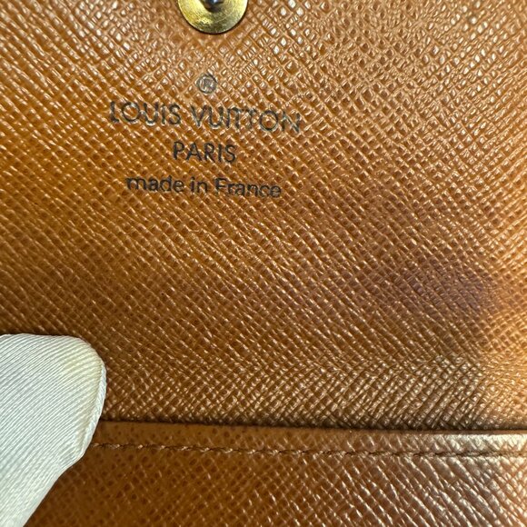 Louis Vuitton 6 Key Holder (Monogram) - Picture 9 of 10